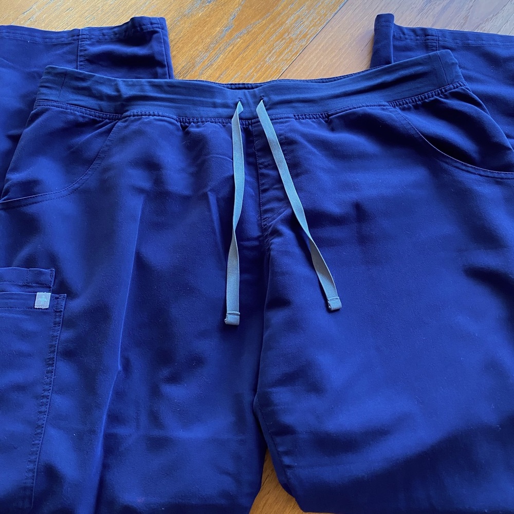 Figs Womens Cade Cargo Scrub Pant